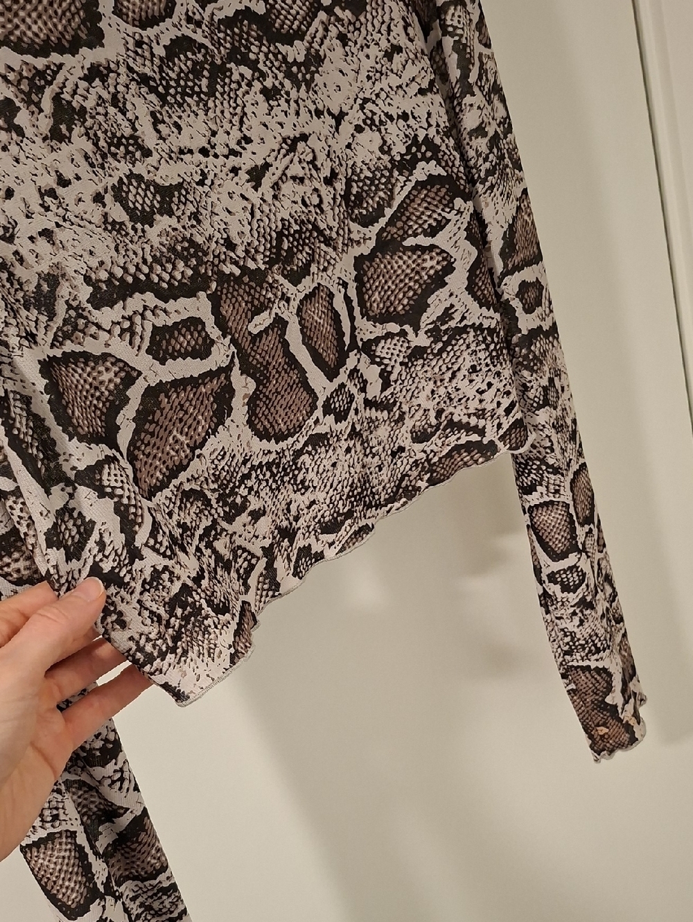 Y2K Brown & Tan Sheer Snakeskin Mockneck Lettuce-hem Crop Top (Size S) - Picture 4 of 6